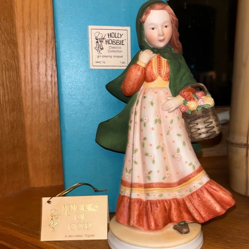 Holly Hobbie 1981 "Memories Of Gold" Limited Edition Figurine 8” Tall